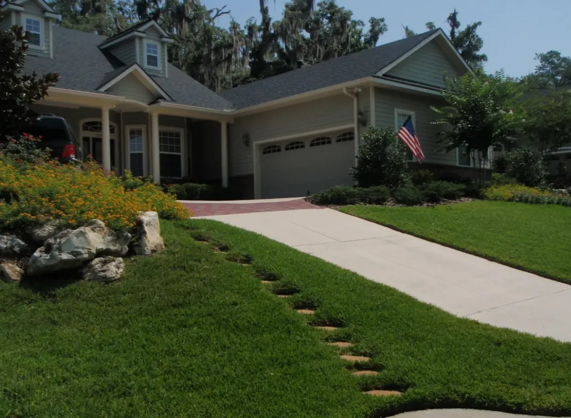 The Benefits of Professional Lawn Care Services for Retaining the Beauty of Your Landscape Design in High Springs, FL