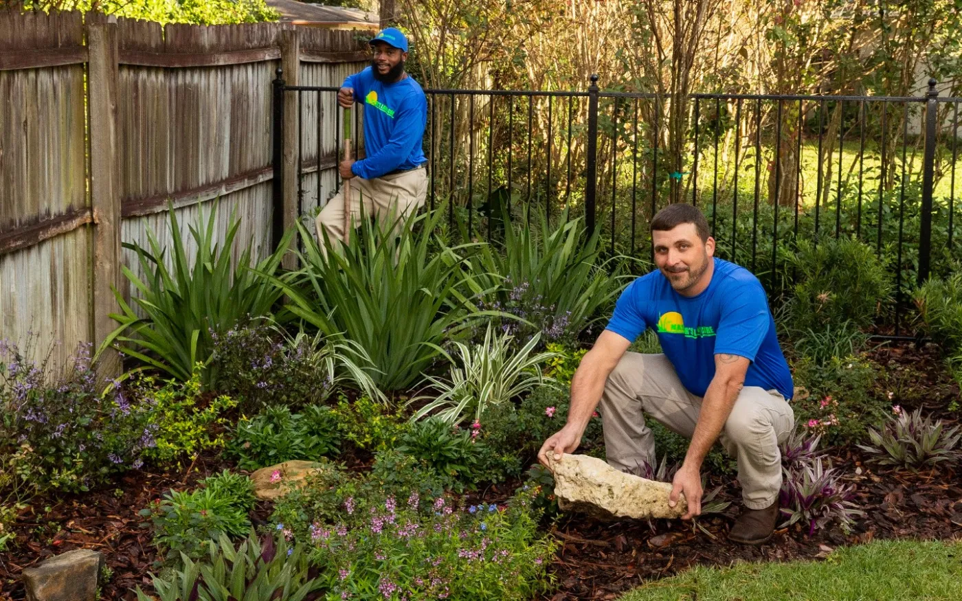 Why is landscape fabric not recommended under mulch in Gainesville, FL